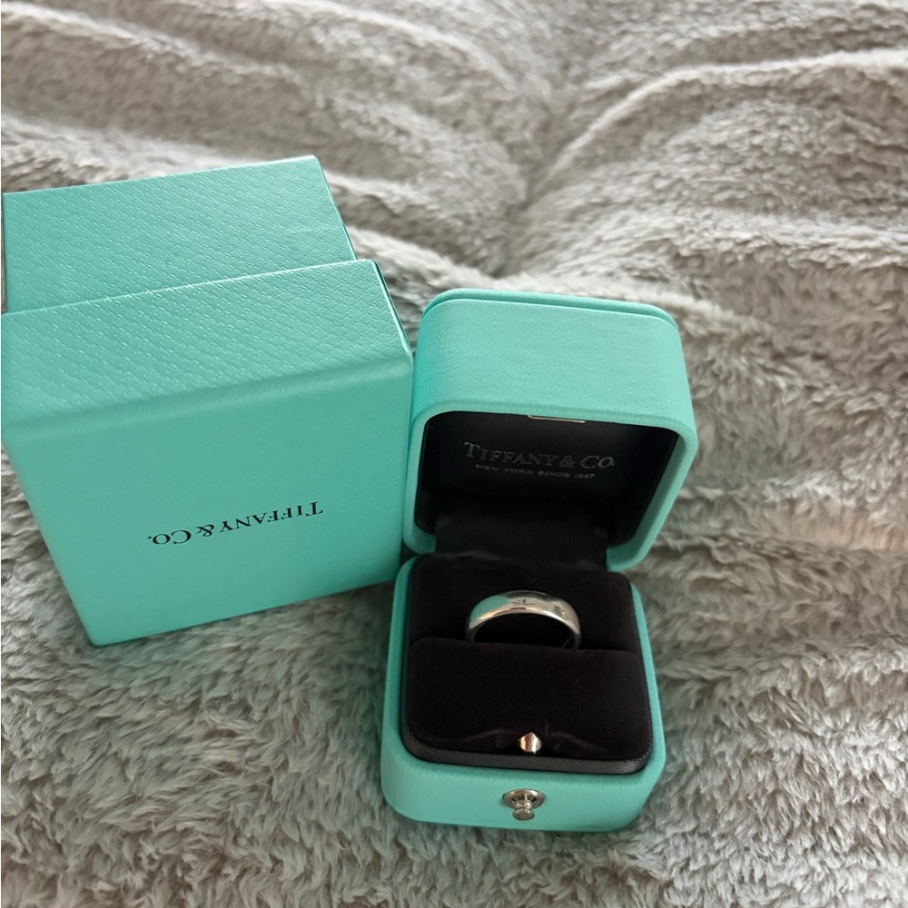 Tiffany & Co. platinum band